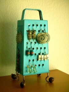 http://weheartit.com/entry/175853950/search?context_type=search&context_user=whadafuck&page=2&query=diy+jewelry+holder