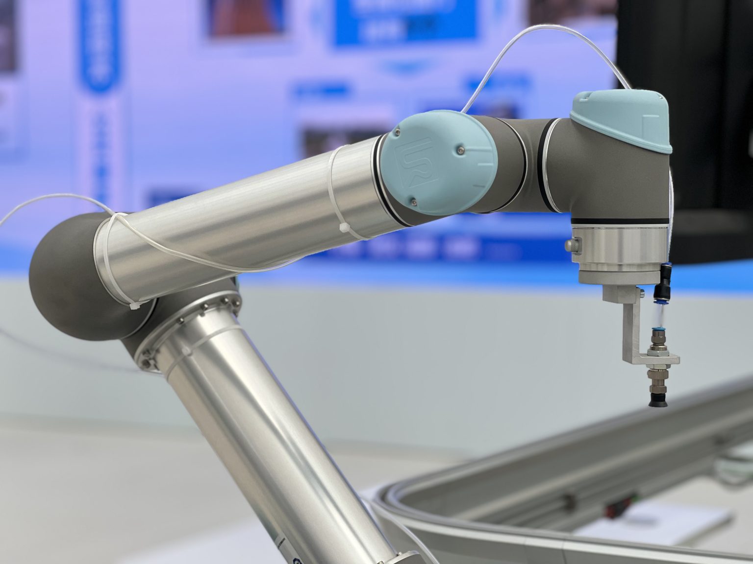 Uses For An Industrial Robotic Arm Revolutionizing Manufacturing ...